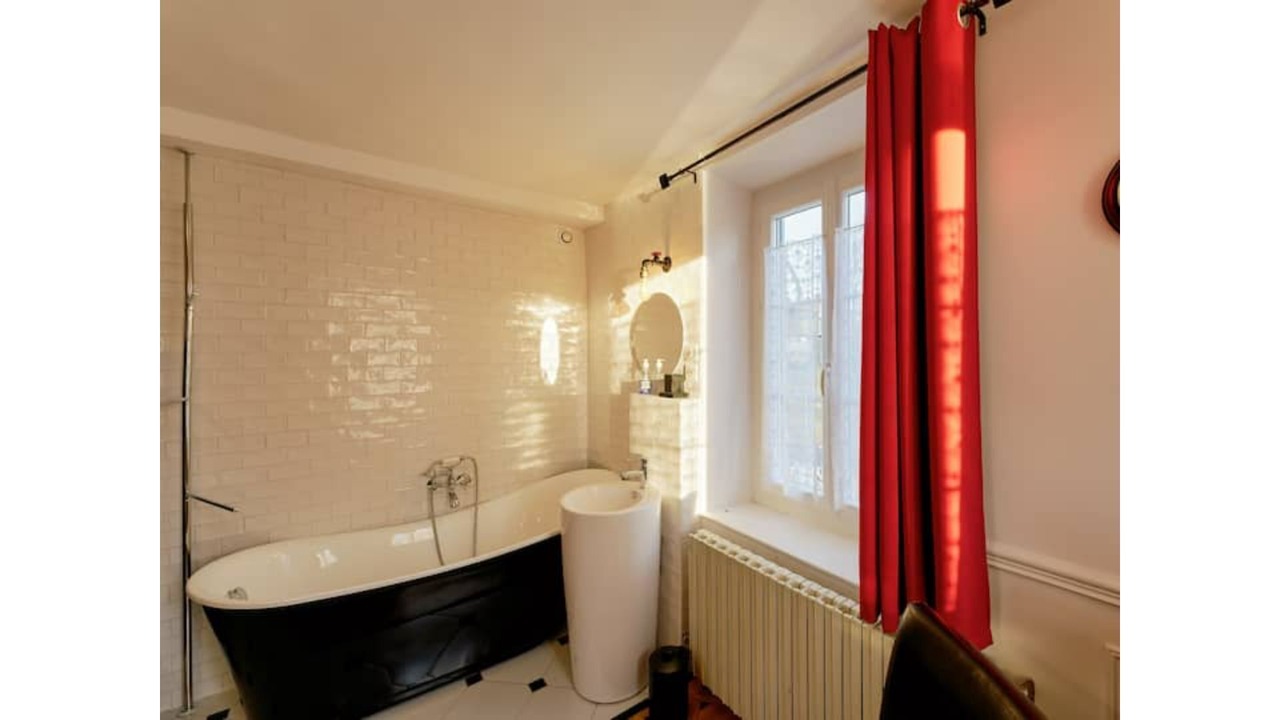 Photo of Bathroom in Pressagny-lʼOrgeuilleux