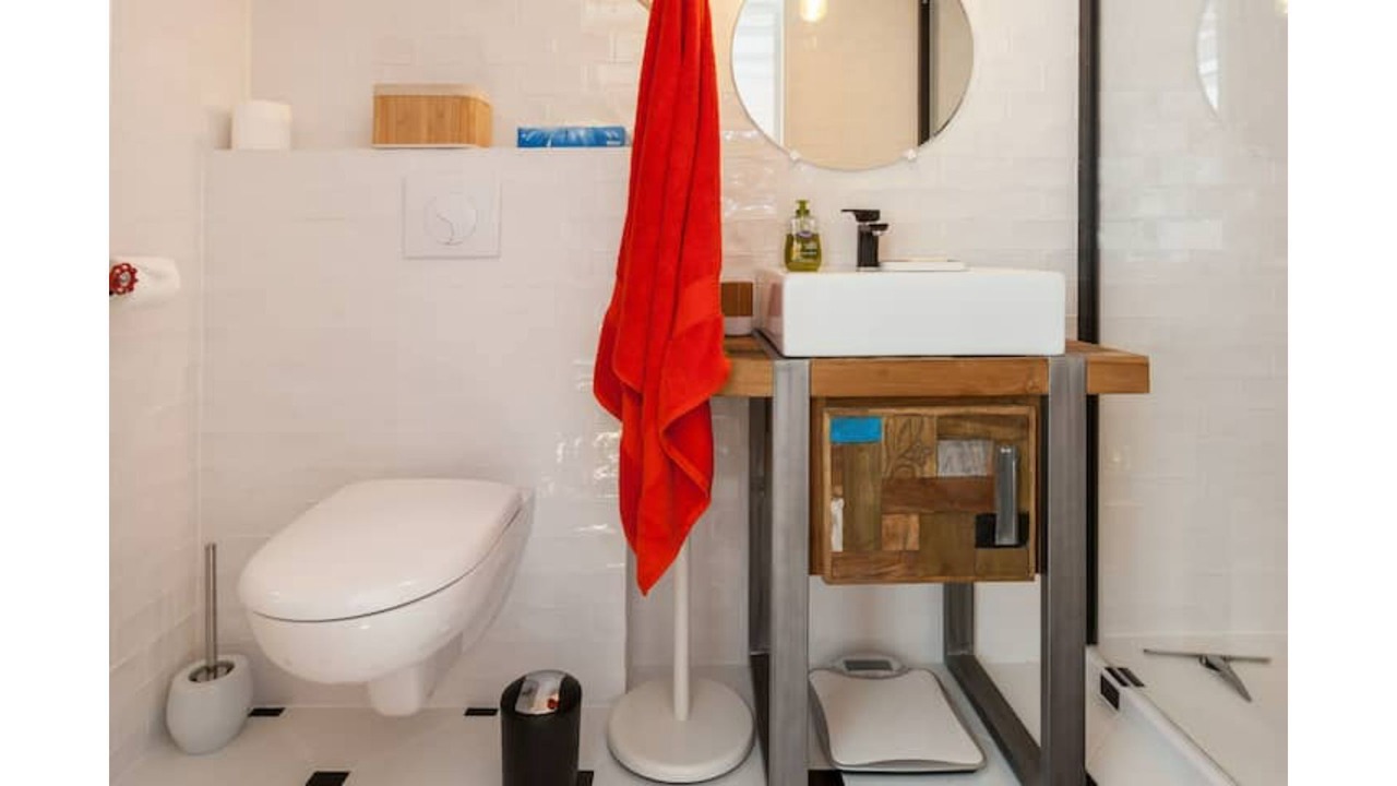Photo of Bathroom in Pressagny-lʼOrgeuilleux