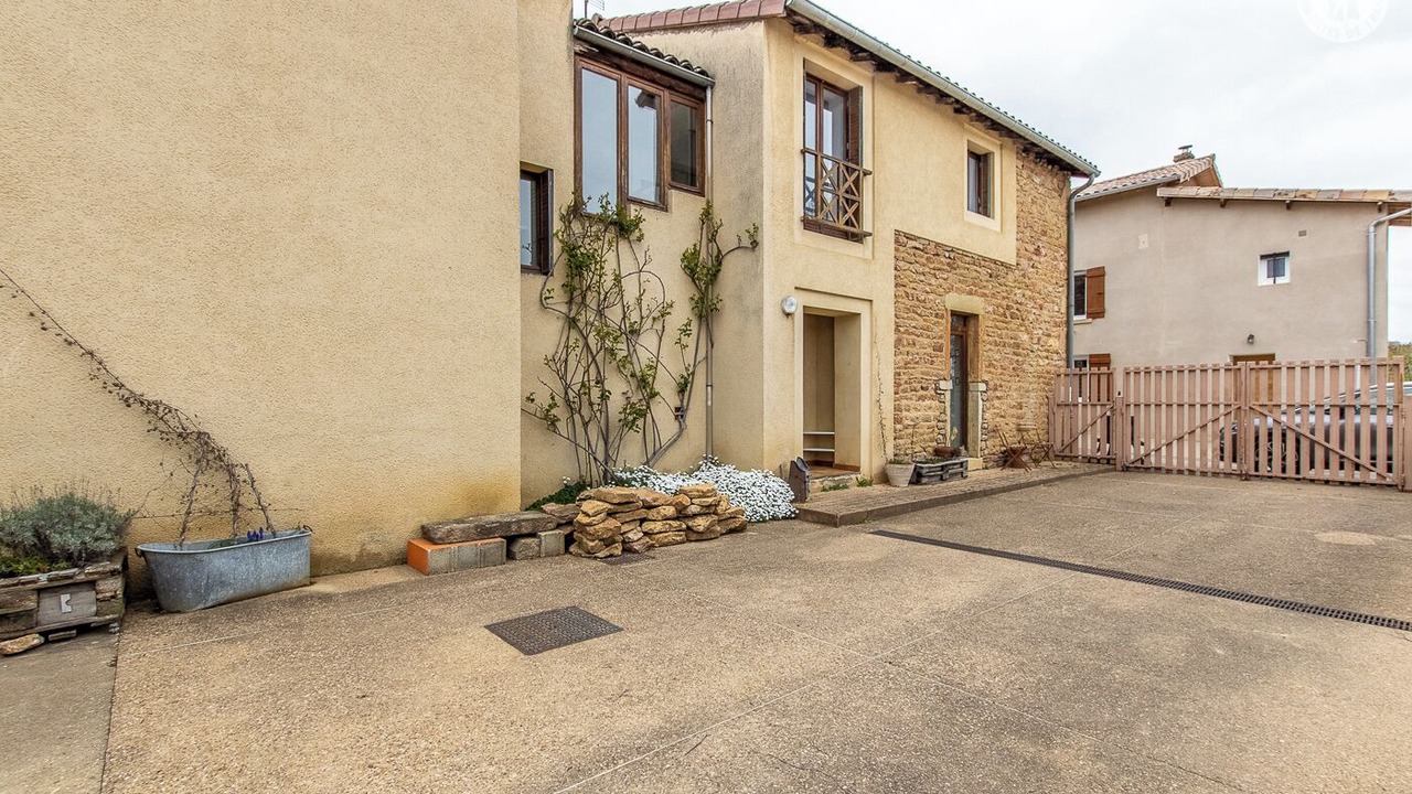 Photo of Outdoor in Solutre-Pouilly