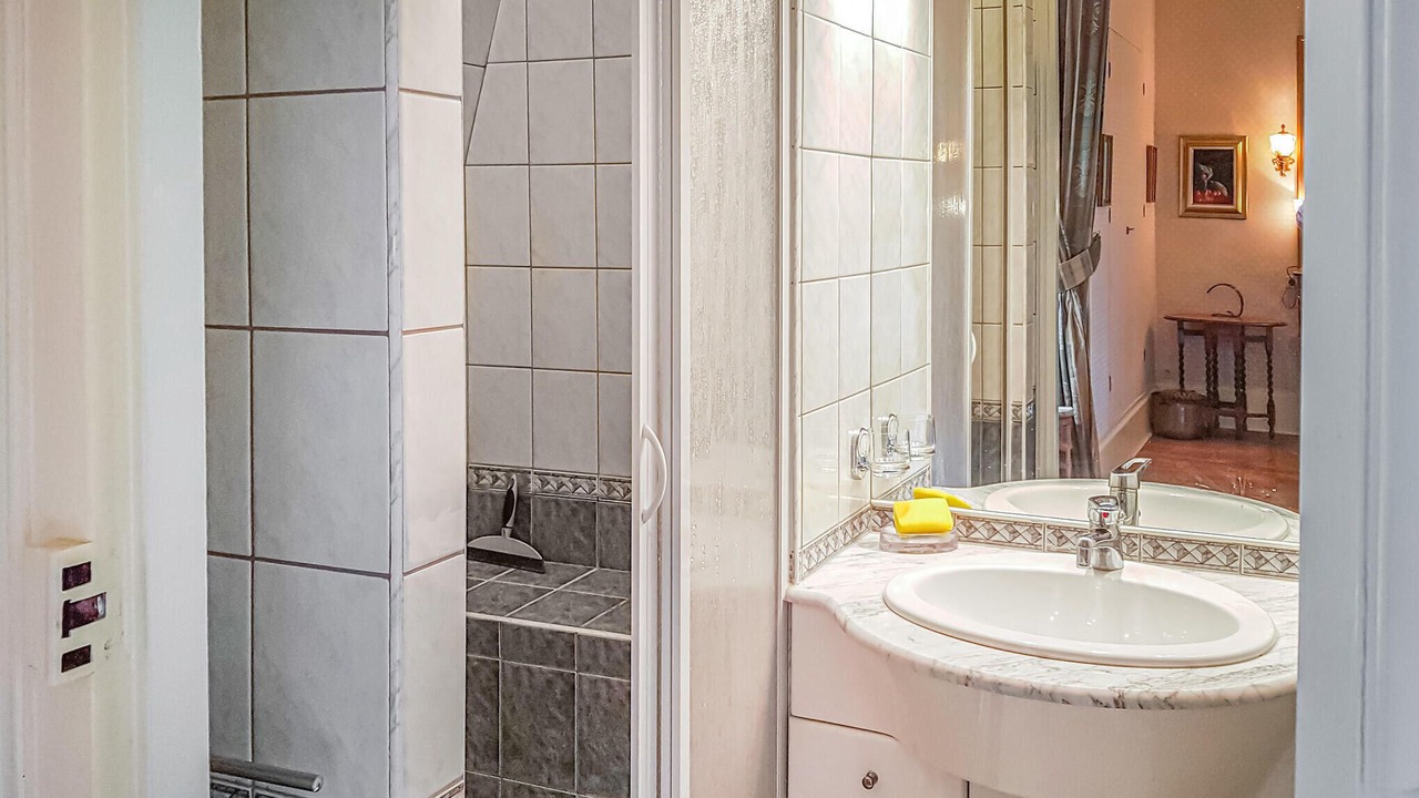 Photo of Bathroom in Ocquerre