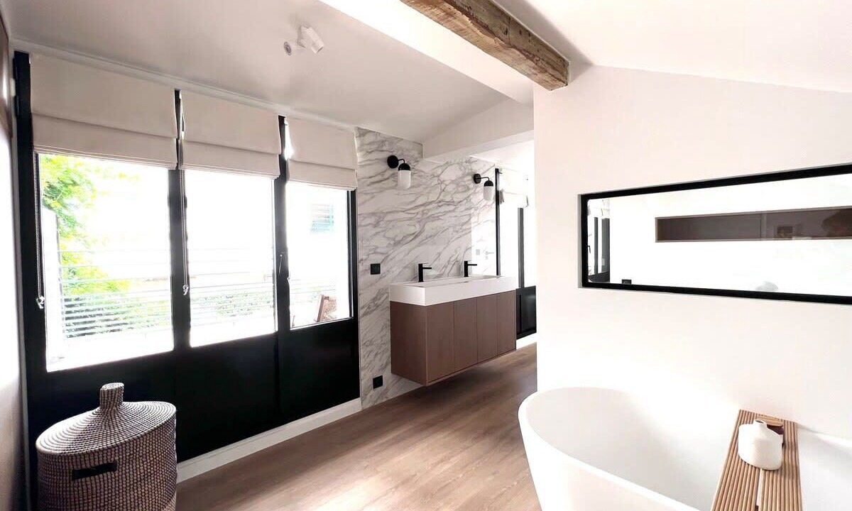 Photo of Bathroom in Quartier Saint-Ambroise