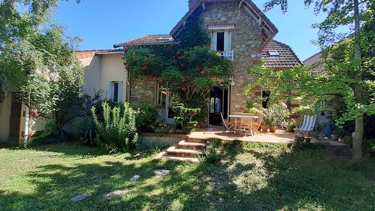 Photo of Outdoor in Sainte-Genevieve-des-Bois
