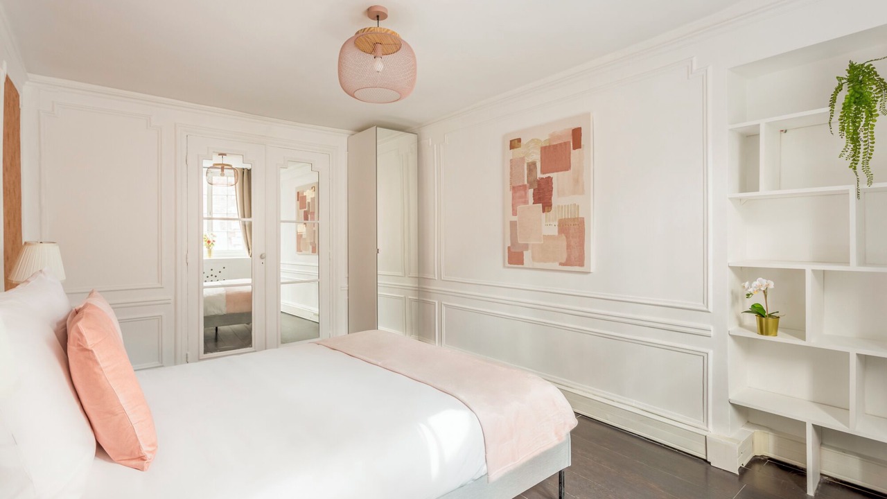 Photo of Bedroom in 2nd Arrondissement