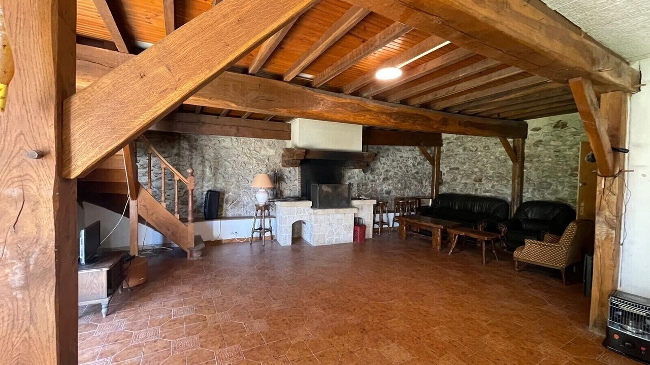 Photo of Livingroom in Louan-Villegruis-Fontaine