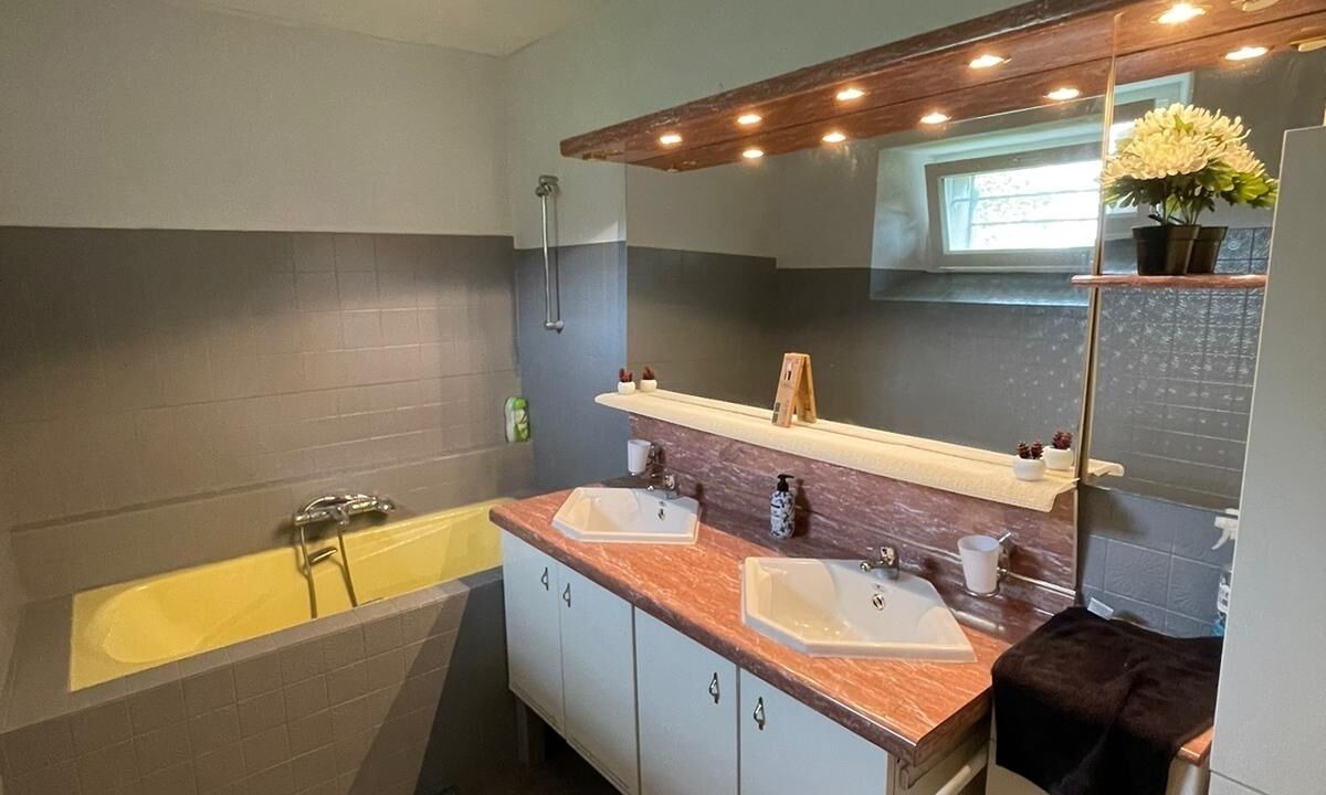 Photo of Bathroom in Louan-Villegruis-Fontaine