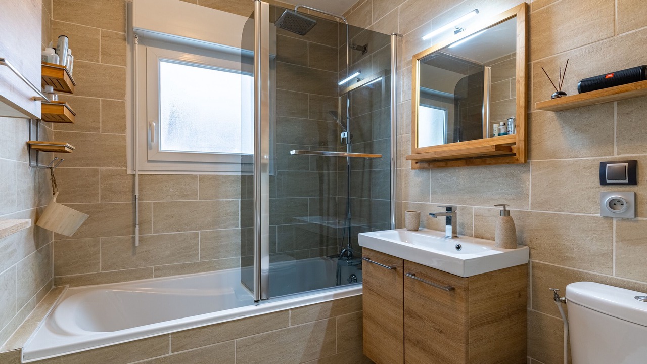 Photo of Bathroom in Saint-Apollinaire