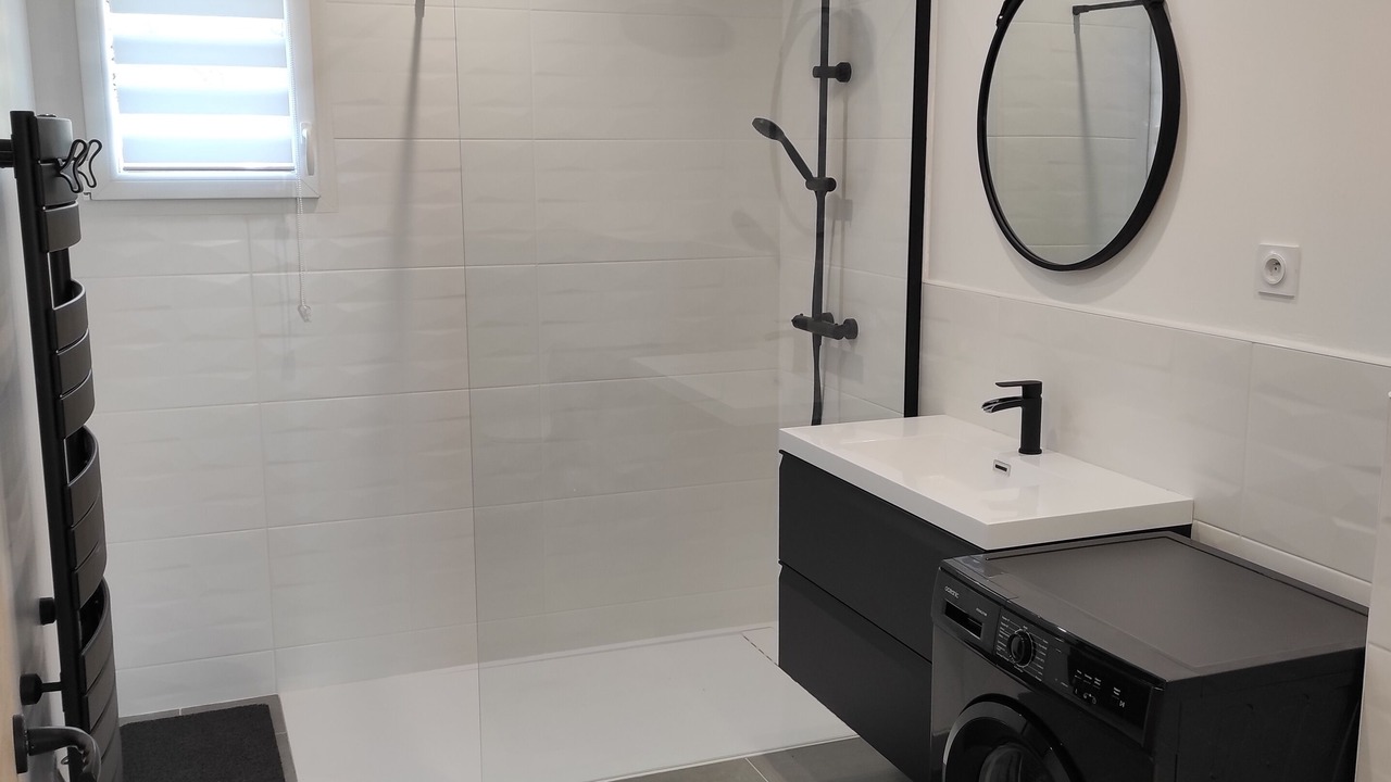 Photo of Bathroom in Colombiers