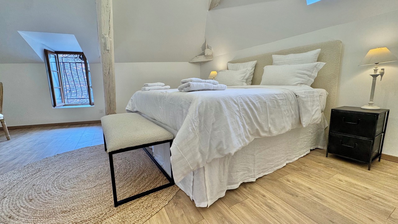 Photo of Bedroom in Beaune City Centre