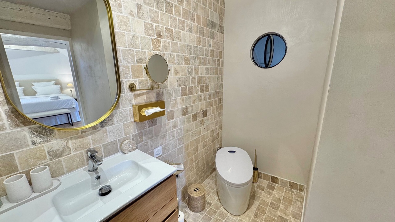 Photo of Bathroom in Beaune City Centre