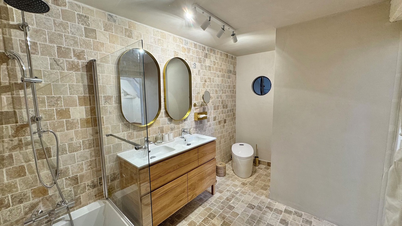 Photo of Bathroom in Beaune City Centre