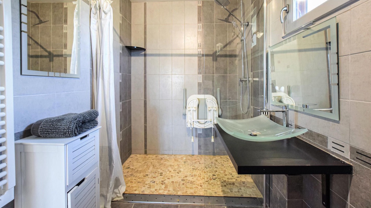 Photo of Bathroom in Hericourt-en-Caux