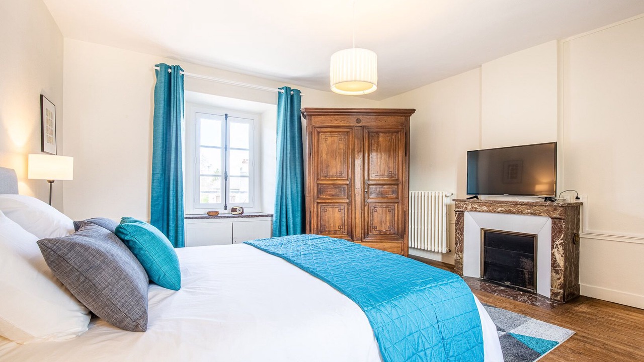 Photo of Bedroom in Villiers-le-Bacle
