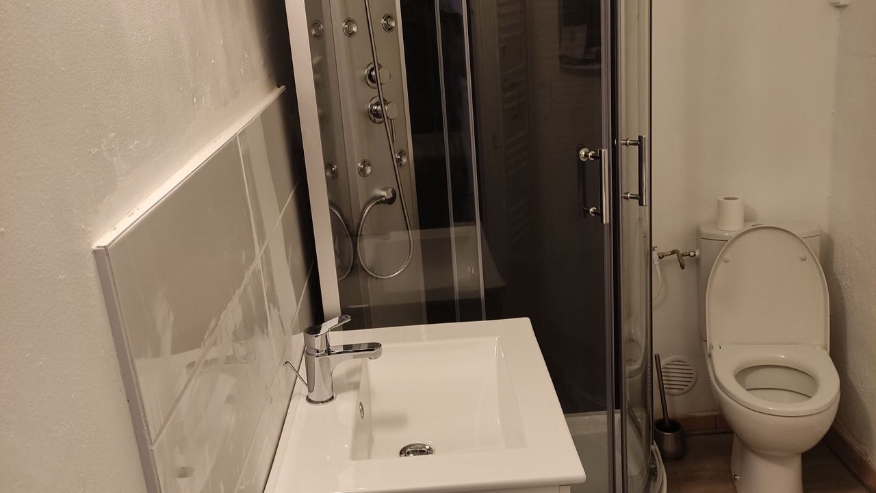 Photo of Bathroom in Courlancy