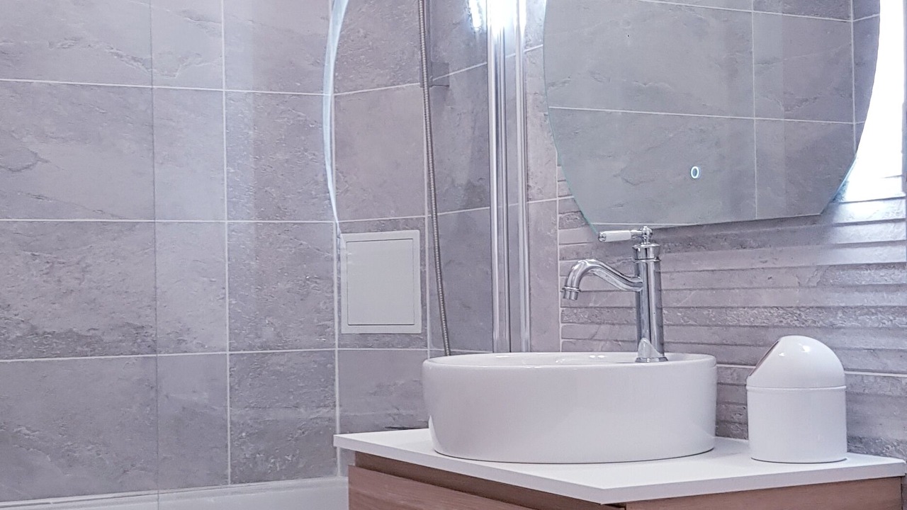 Photo of Bathroom in Chanteloup-les-Vignes