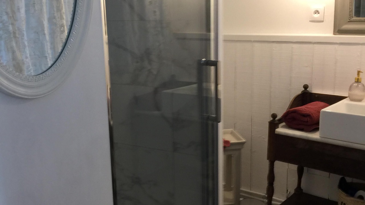 Photo of Bathroom in Cahon