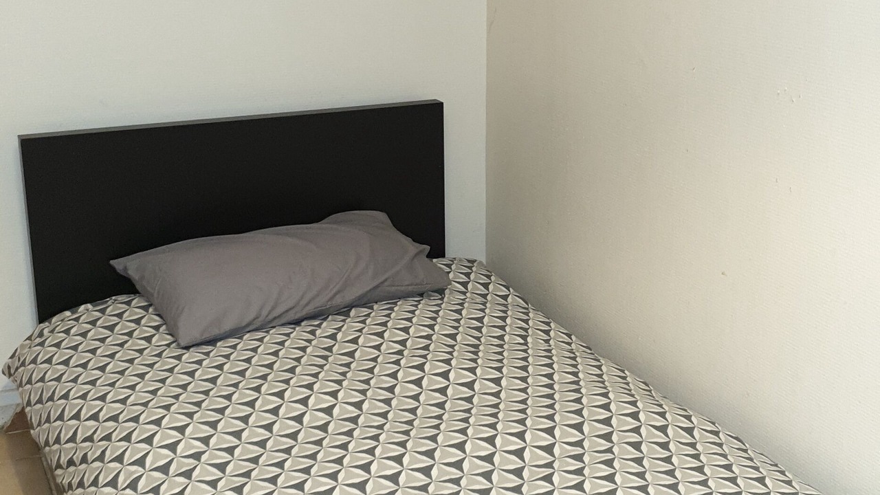 Photo of Bedroom in Stains
