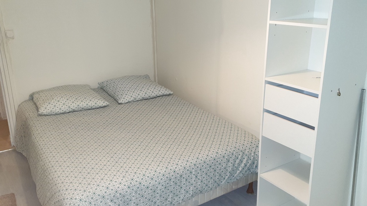 Photo of Bedroom in Stains