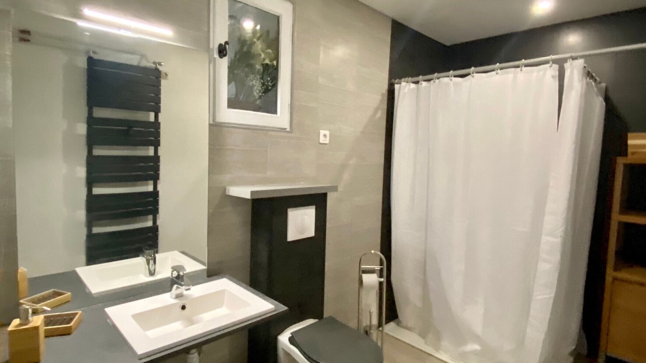 Photo of Bathroom in Moulins-le-Carbonnel