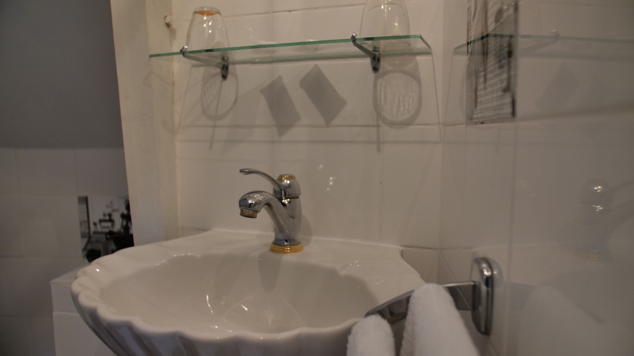 Photo of Bathroom in Saint-Quentin-en-Tourmont
