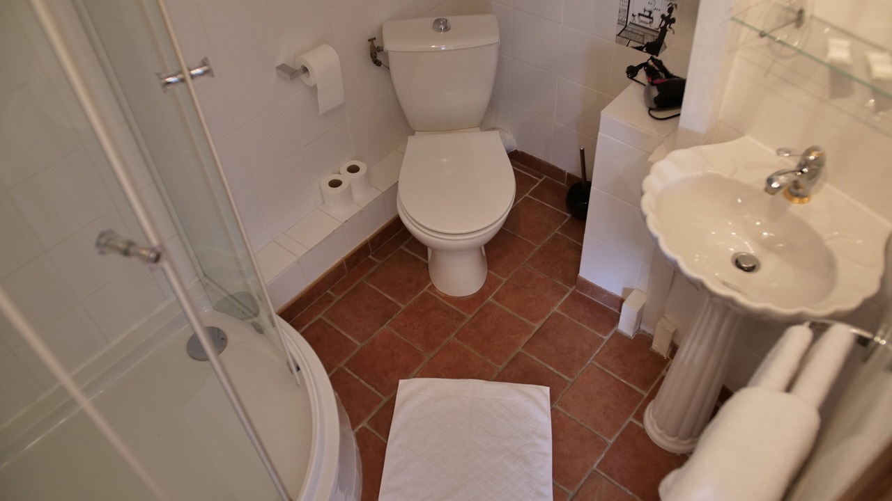 Photo of Bathroom in Saint-Quentin-en-Tourmont