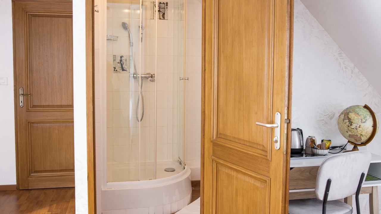 Photo of Bathroom in Saint-Quentin-en-Tourmont