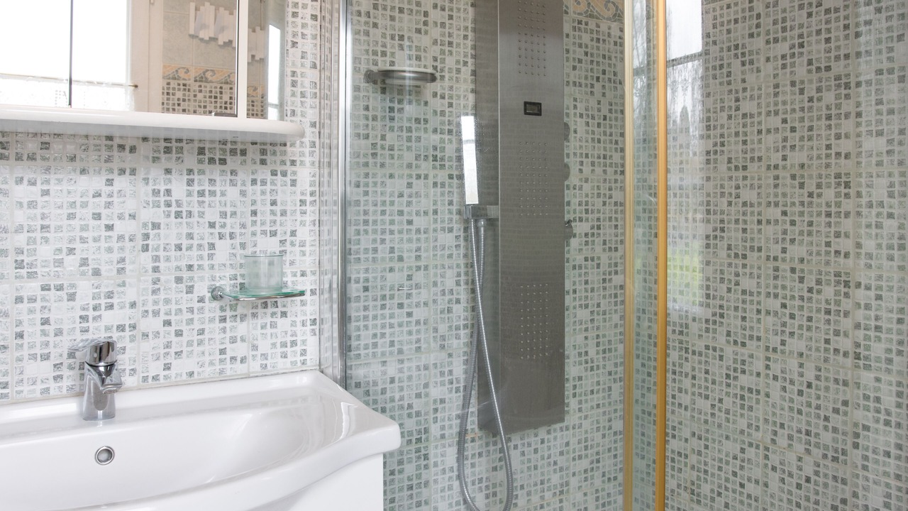Photo of Bathroom in Saint-Quentin-en-Tourmont