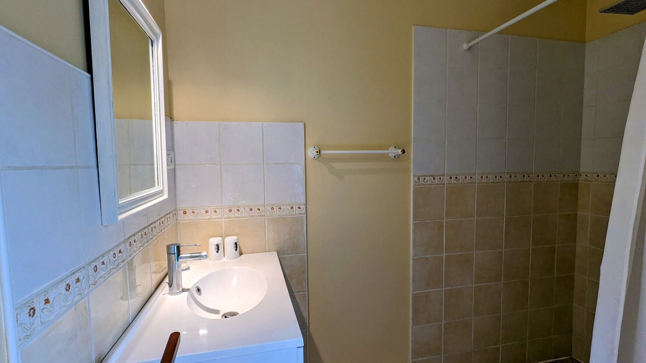 Photo of Bathroom in Saulnay