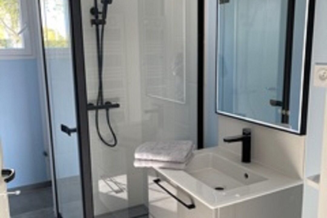 Photo of Bathroom in Rue