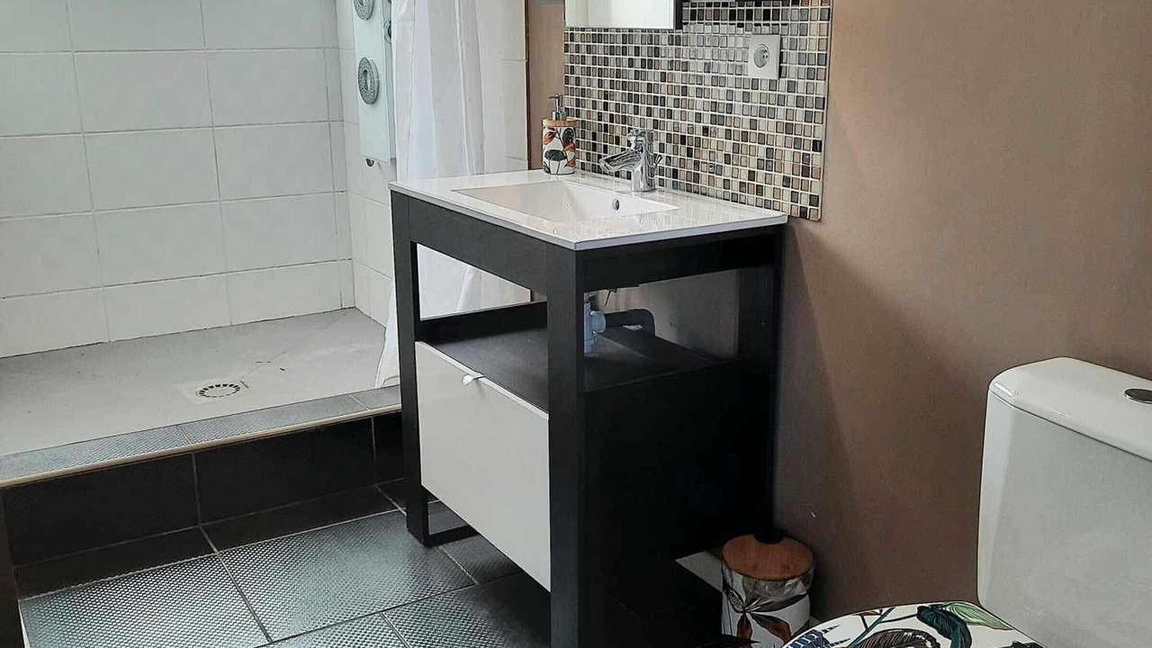 Photo of Bathroom in Brain-sur-Allonnes