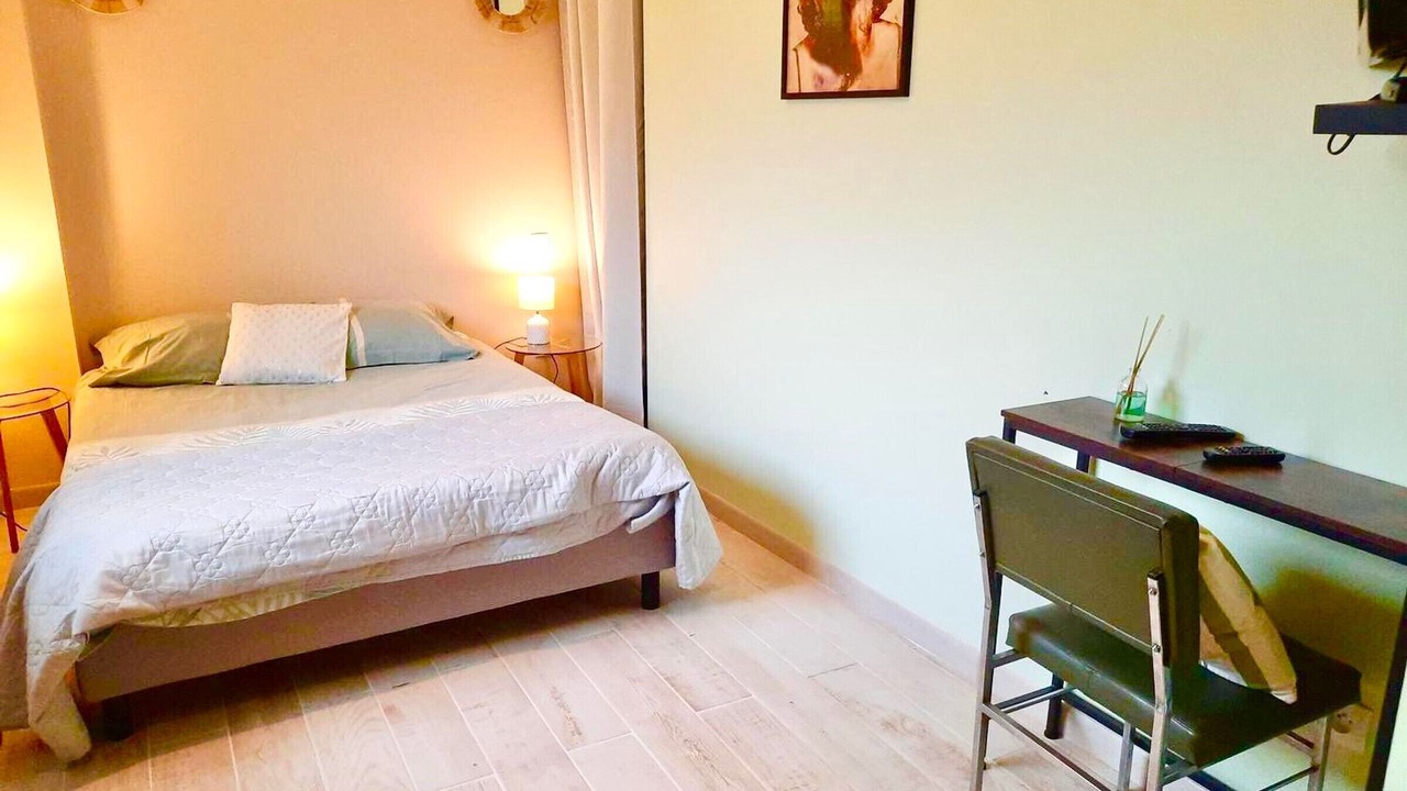 Photo of Bedroom in Brain-sur-Allonnes
