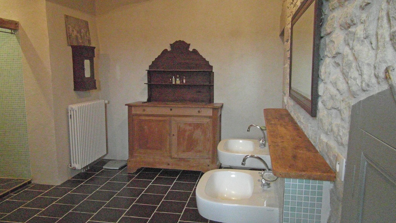 Photo of Bathroom in Le Veurdre