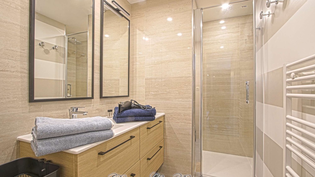 Photo of Bathroom in Enclos