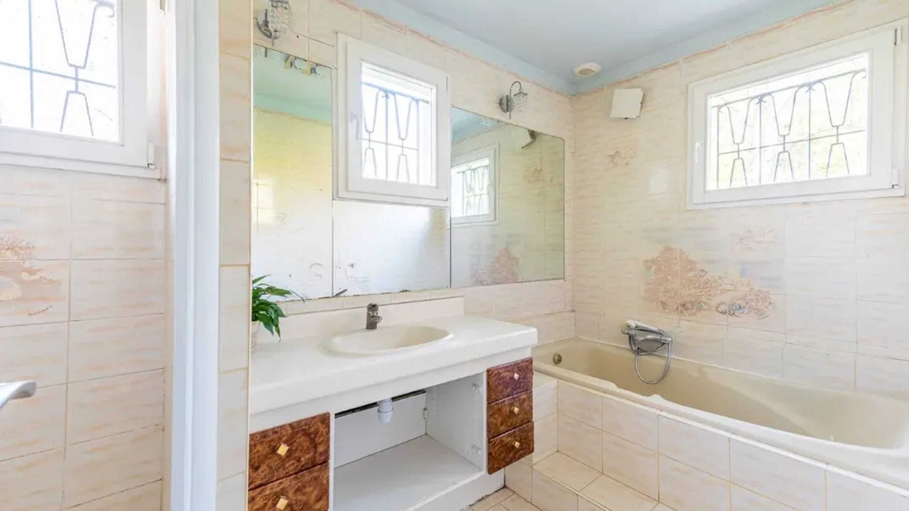 Photo of Bathroom in Saints
