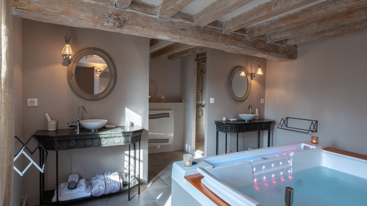 Photo of Bathroom in Vendieres