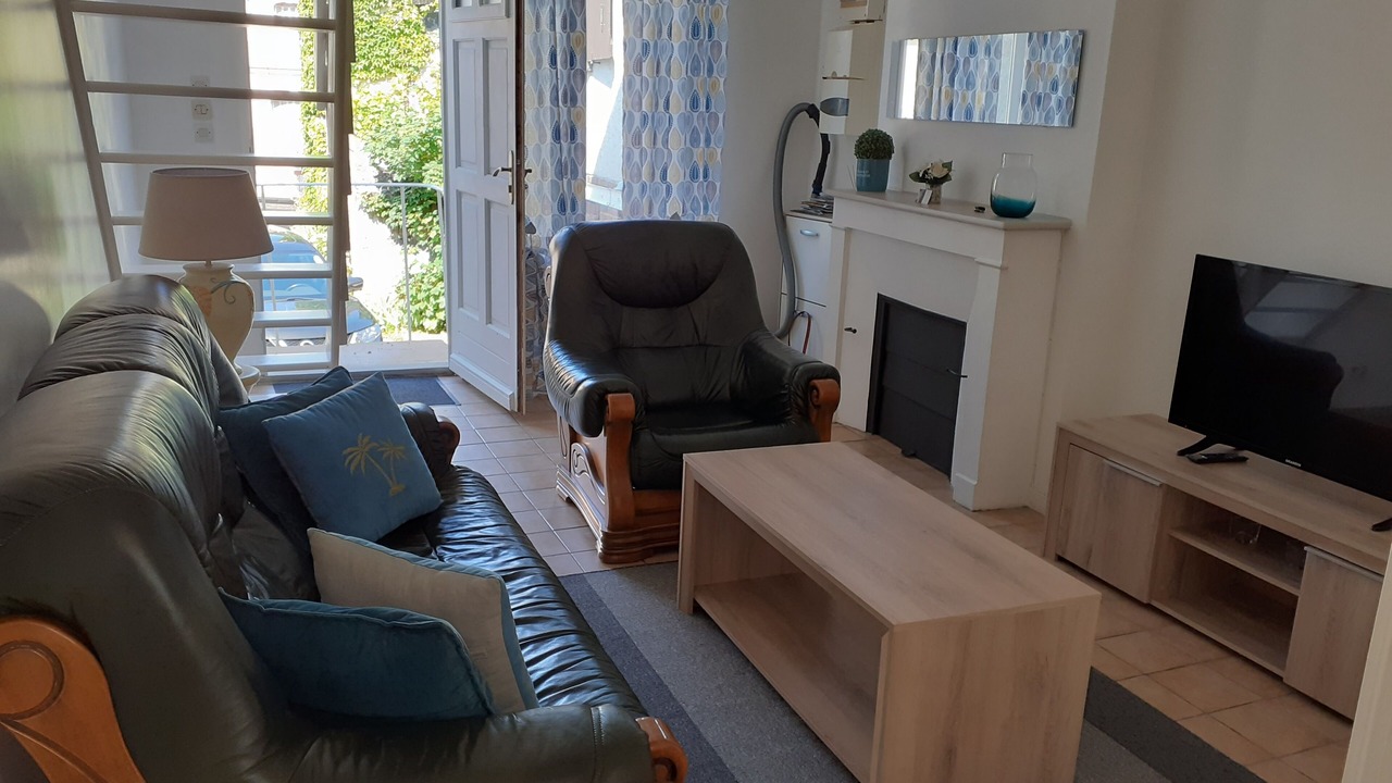 Photo of Livingroom in Courtenay