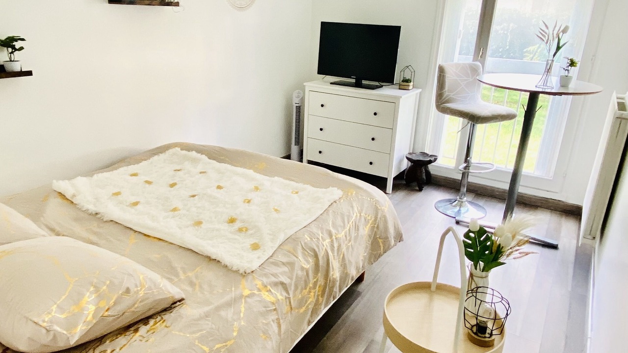 Photo of Bedroom in Roissy-en-France