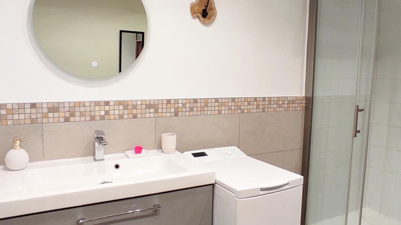 Photo of Bathroom in Royallieu Village