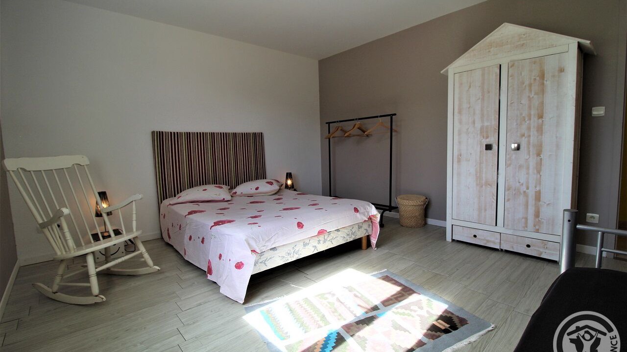Photo of Bedroom in Quincie-en-Beaujolais