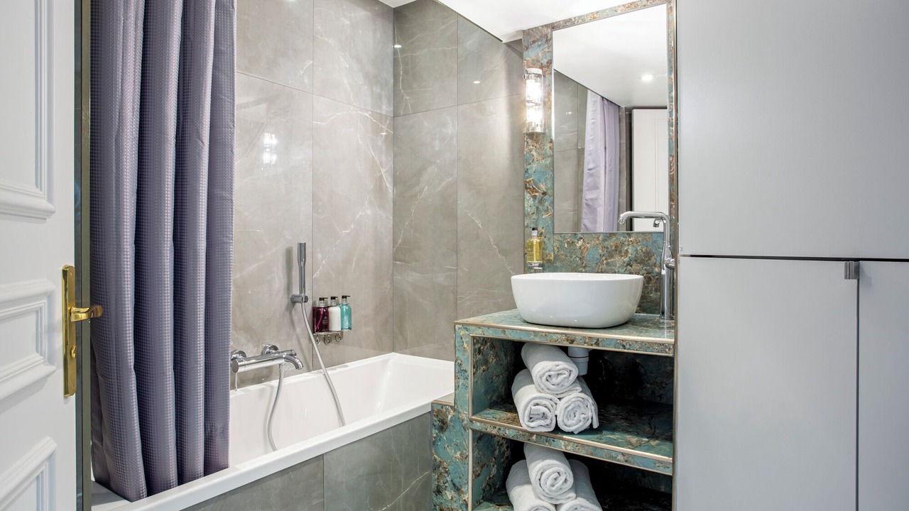 Photo of Bathroom in Quartier du Mail