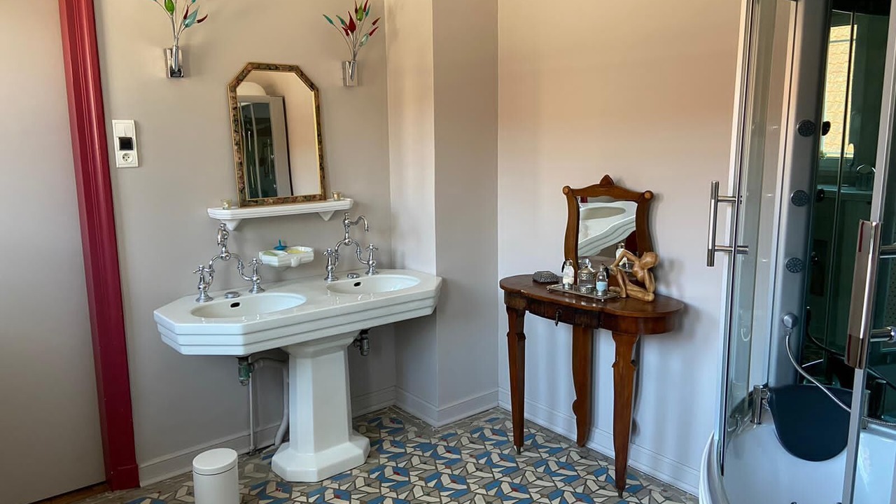 Photo of Bathroom in Dole