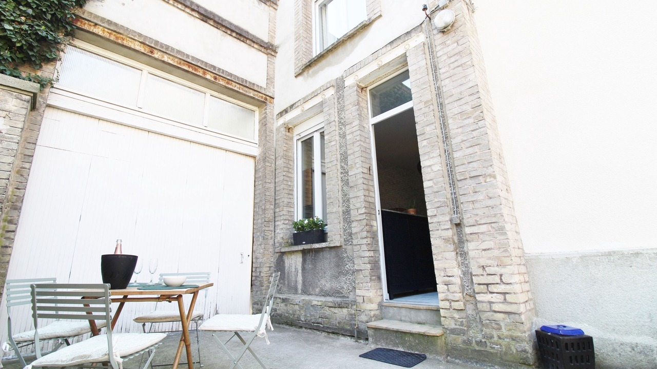Photo of Outdoor in Courlancy