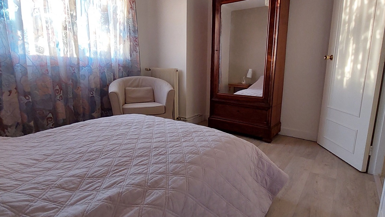 Photo of Bedroom in Allenay