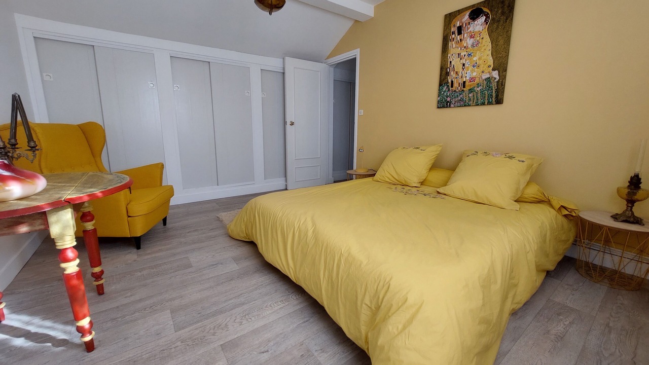 Photo of Bedroom in Allenay
