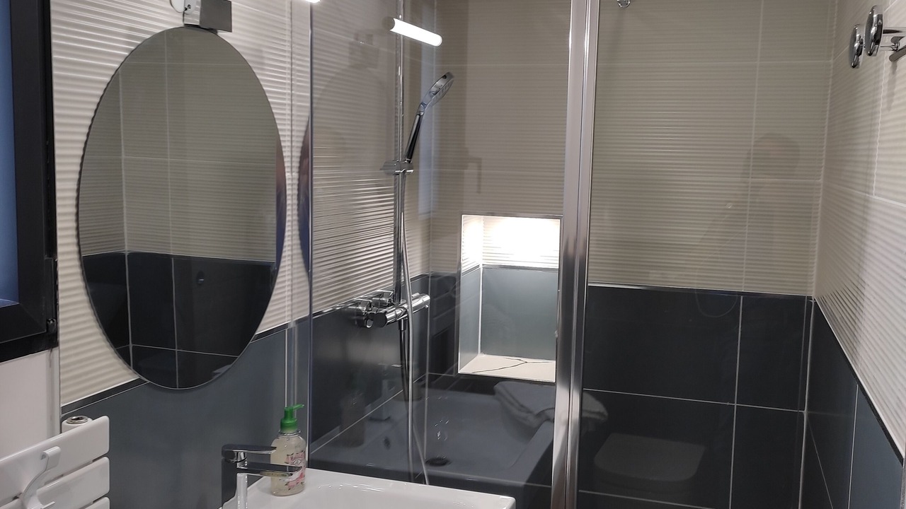 Photo of Bathroom in Saint-Aubin-Les-Elbeuf