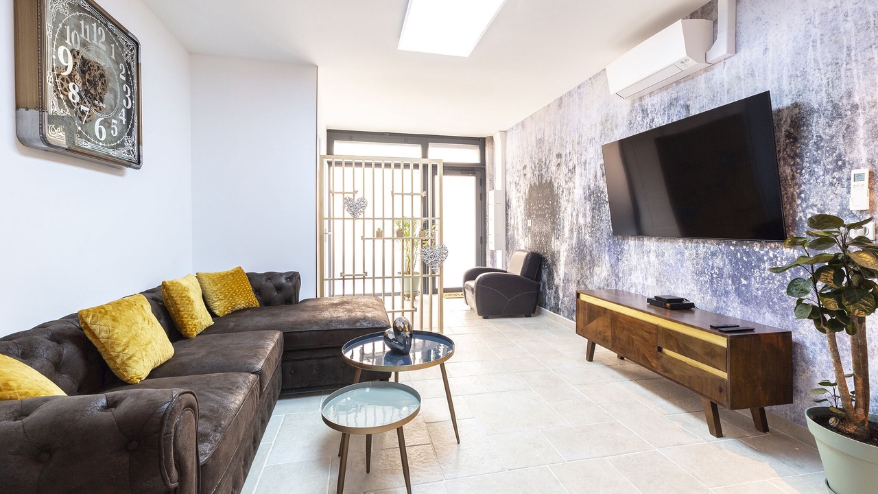 Photo of Livingroom in Centre-Ville