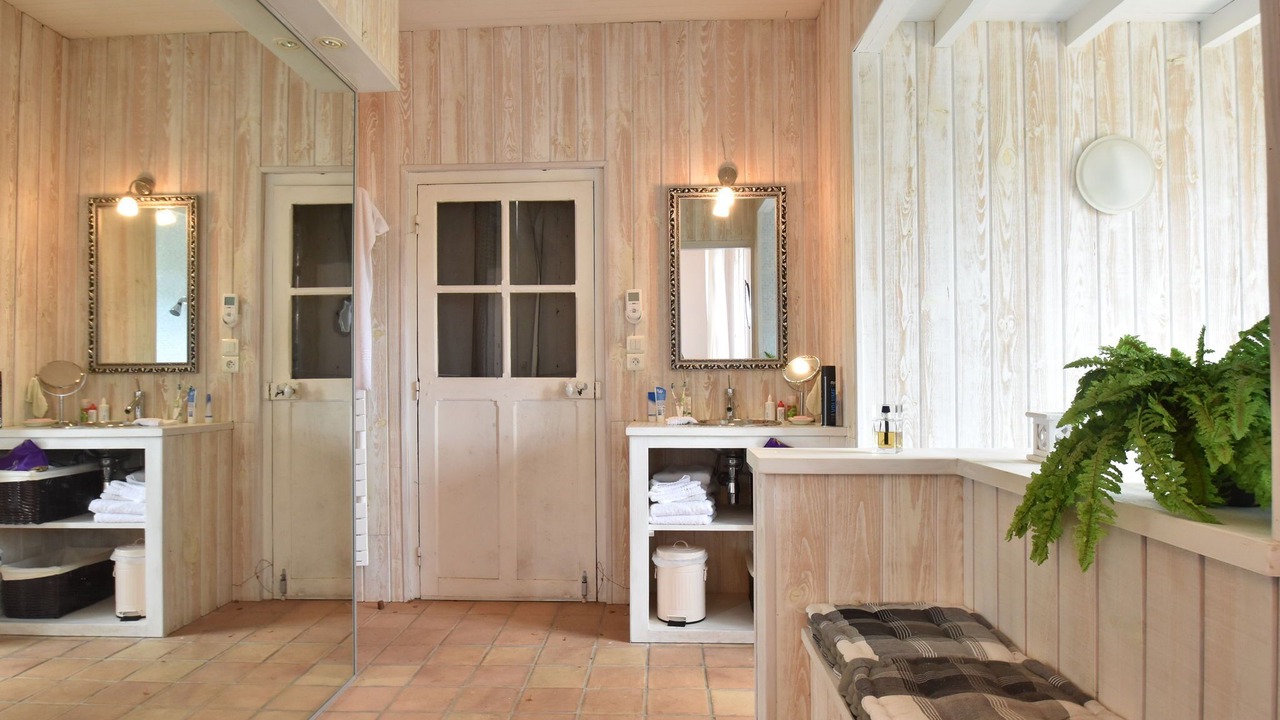 Photo of Bathroom in Charrin