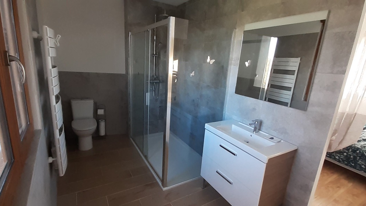 Photo of Bathroom in Neuville-Bosc