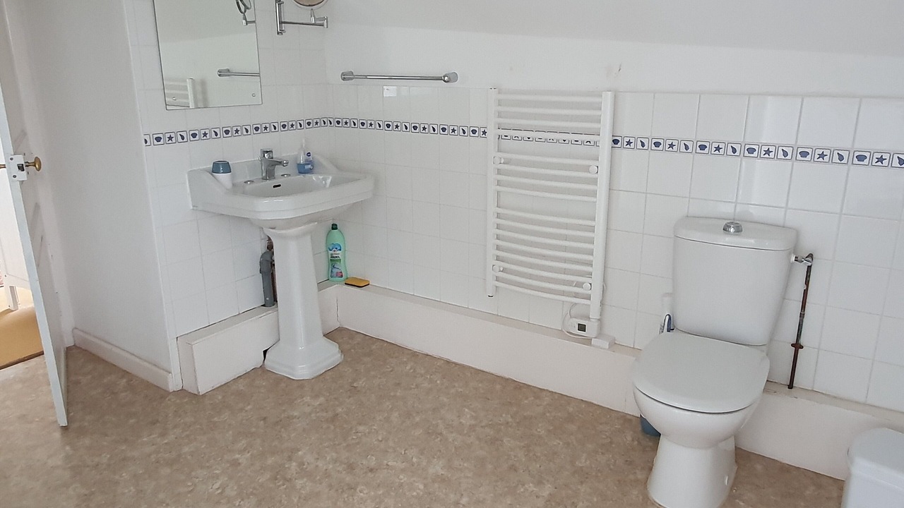 Photo of Bathroom in Lantilly