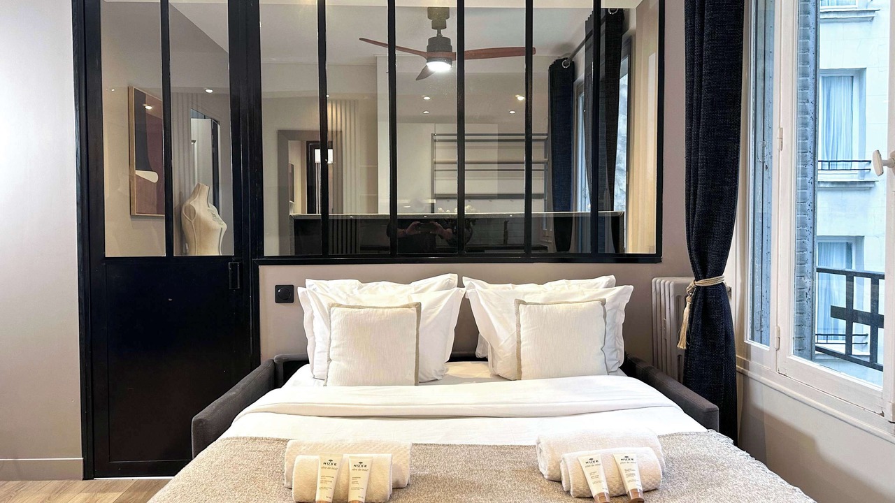 Photo of Bedroom in 8th Arrondissement