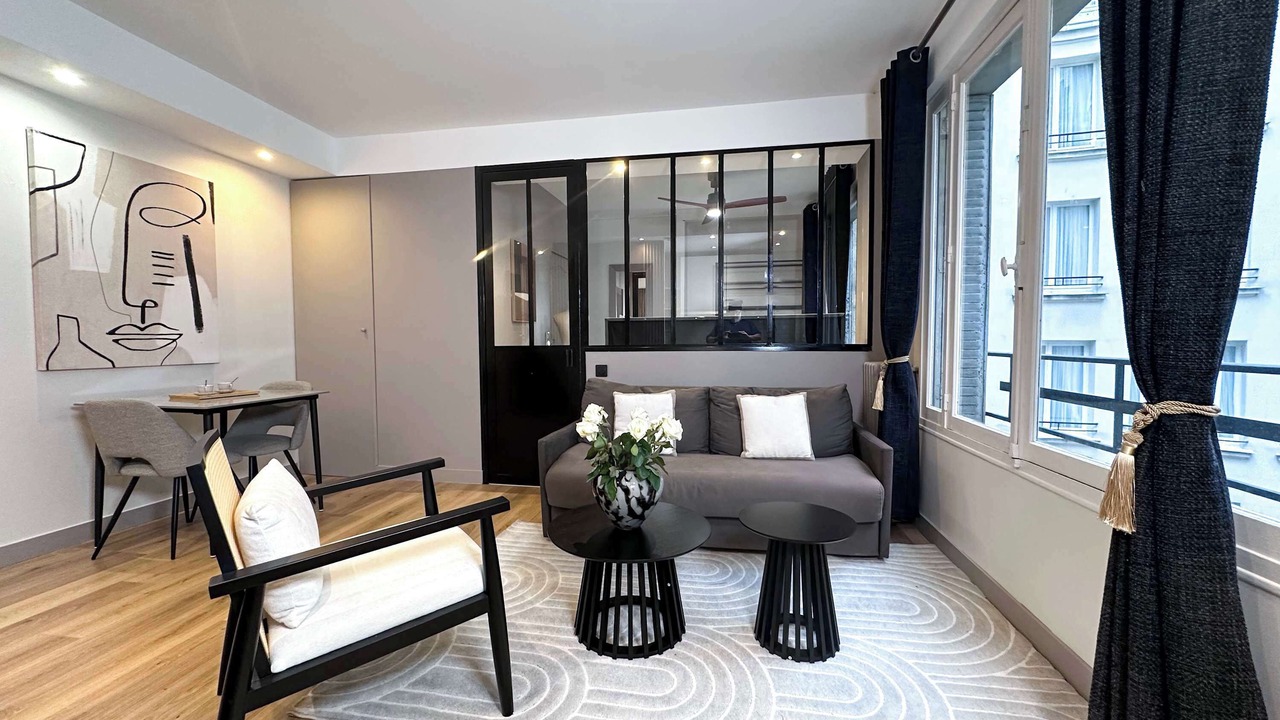 Photo of Bedroom in 8th Arrondissement